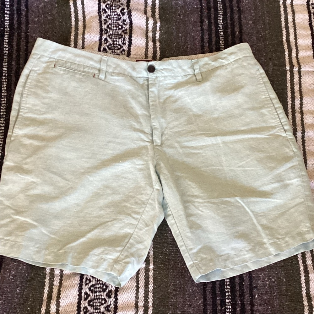 Men's Light Green UNTUCKit flat front shorts-SZ- 40